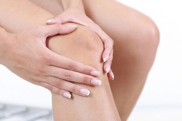 Acute pain occurs with arthrosis, reducing the mobility of the knee joint. 