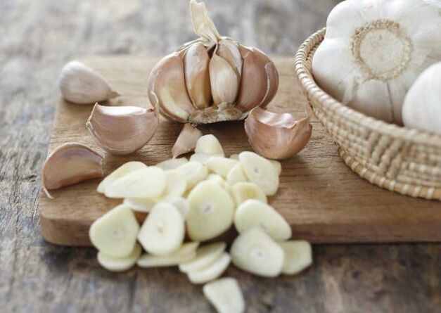 Garlic to prepare a rub that is effective in the treatment of arthrosis of the knee joint